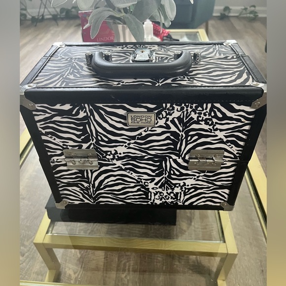 London SoHo New York Cosmetic Travel Case - Picture 1 of 14